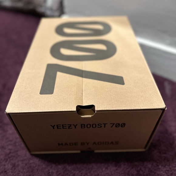 Yeezy Boost 700 “2019” - Picture 5 of 10